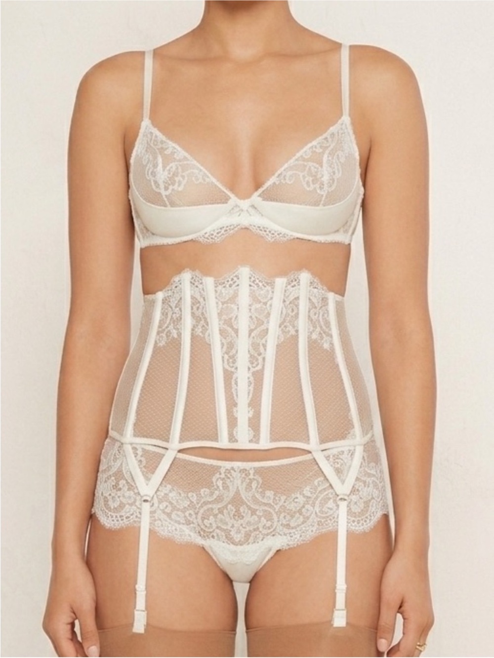 New La Perla
🤍Sheer Lace High-Waist Garter Corset Set in Ivory #203